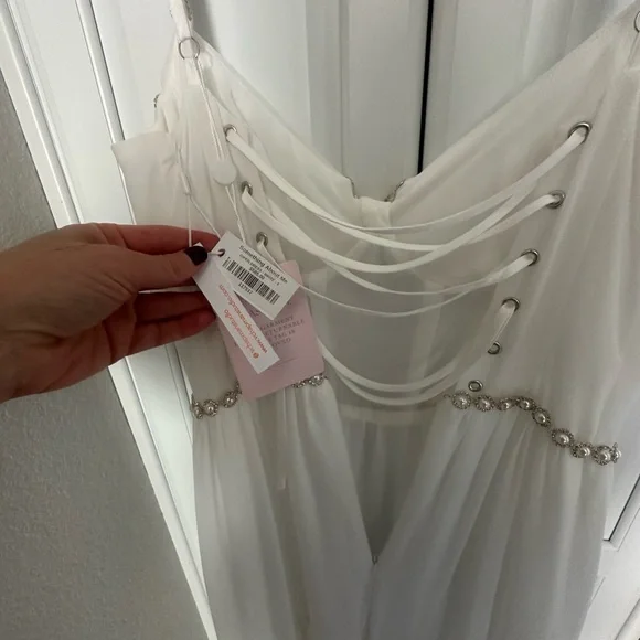 V. Chapman The Gwen Dress in White